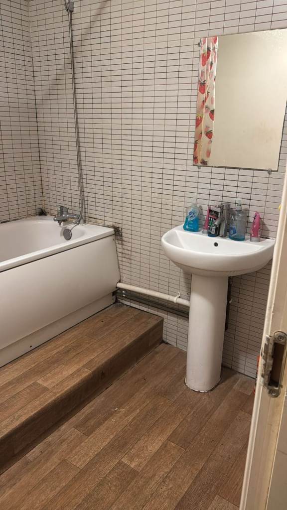 1 Double room to rent in a 2 bedroom apartment Town center