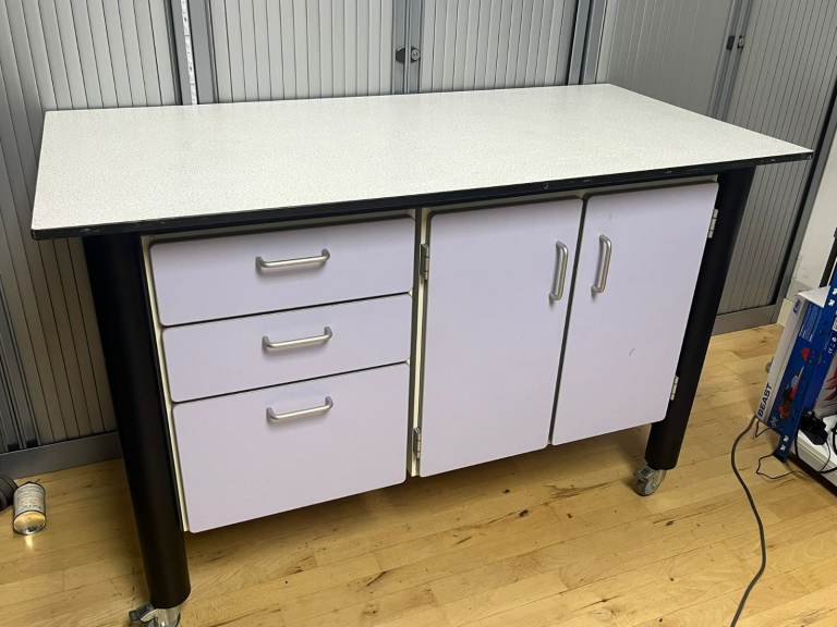 Mobile Laboratory work benches 1400x700x920 