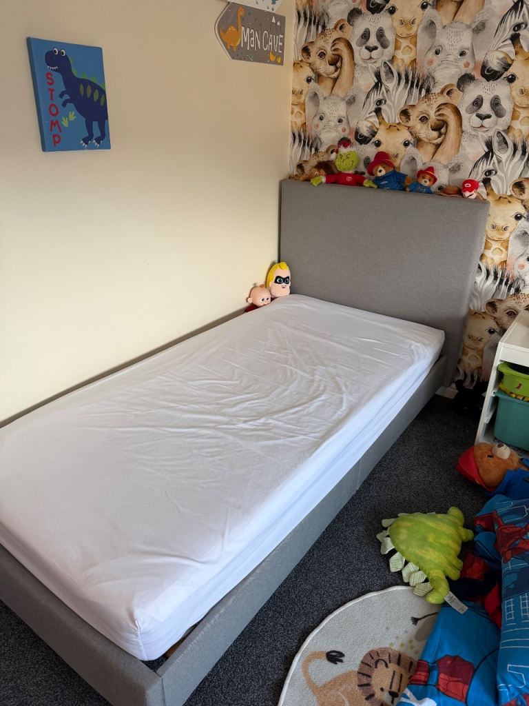 Single bed with mattress 