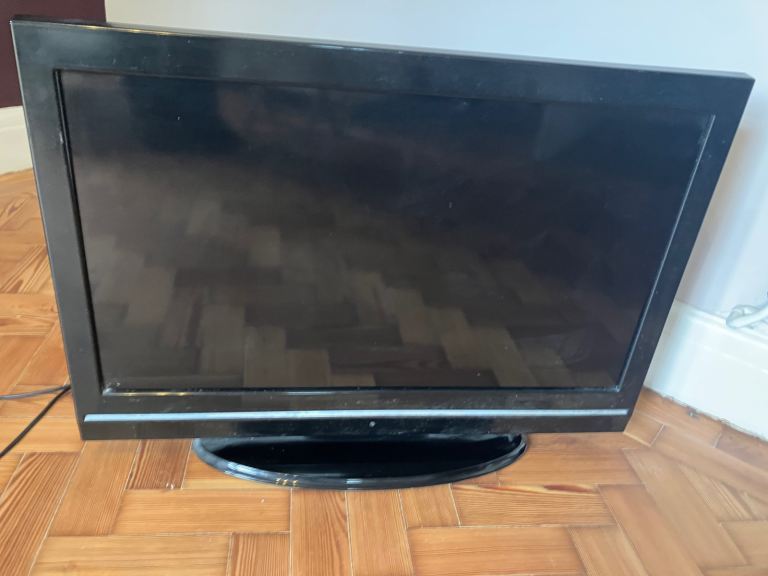 TECHWOOD Black Flat Screen TV with Remote - Good Condition