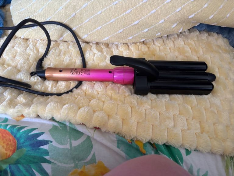 Pink hair waver