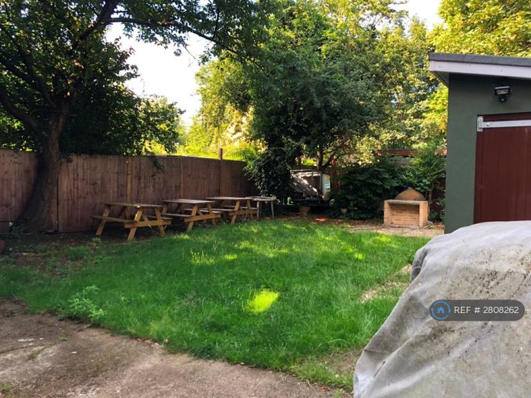 5 bedroom flat in Clifton Road, Kingston Upon Thames, KT2 (5 bed) (#2808262)