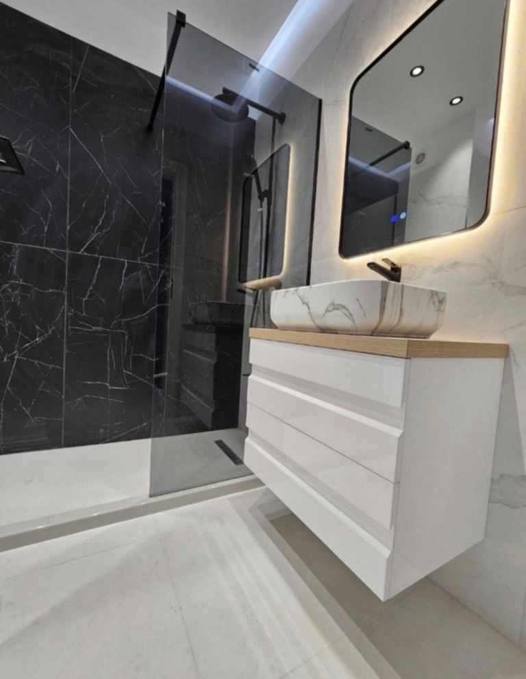 Builder / Bathrom / garden / Roof Etc