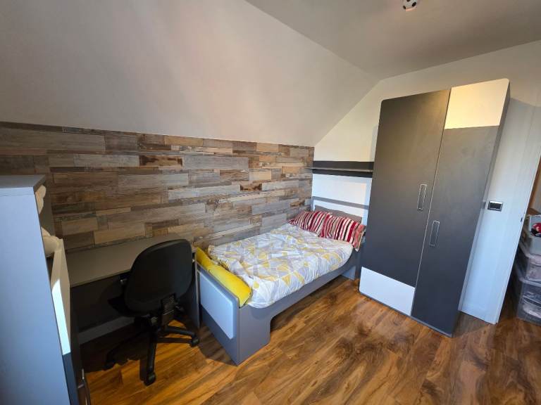 Spacious Room for Rent