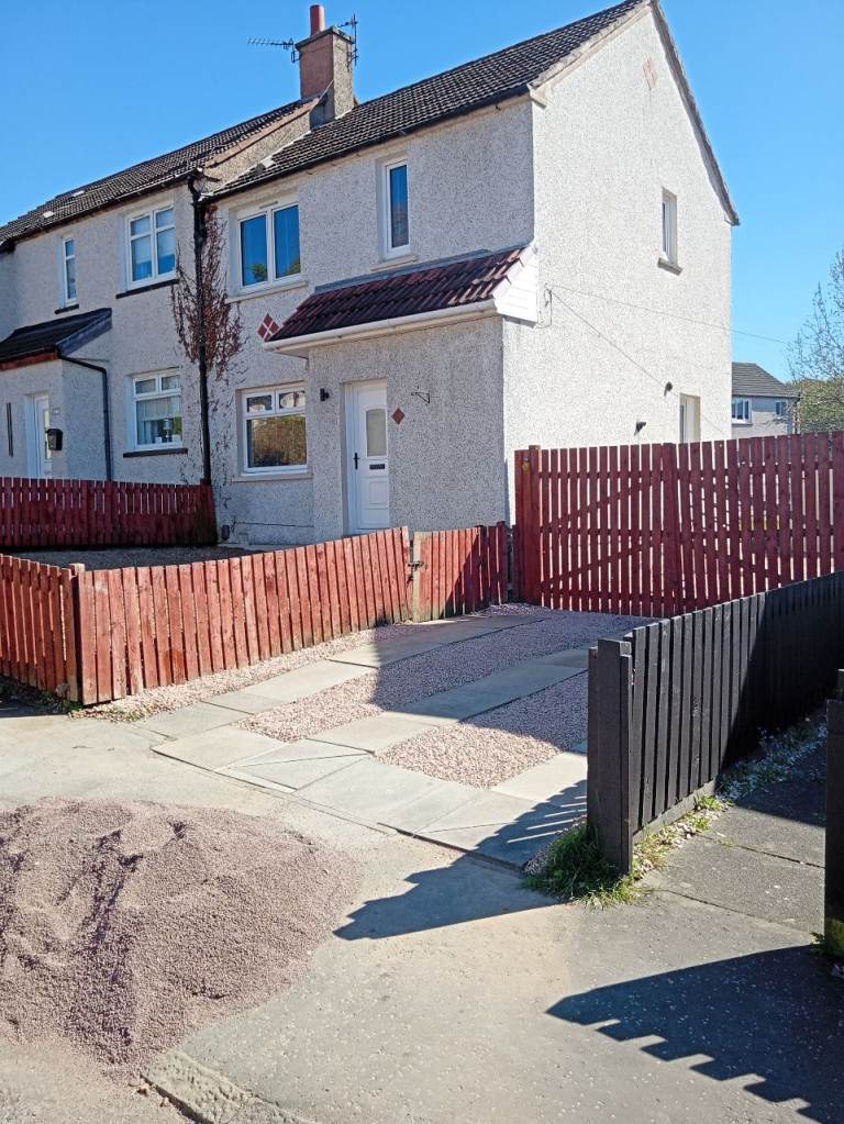 2 bedroom house to rent. 