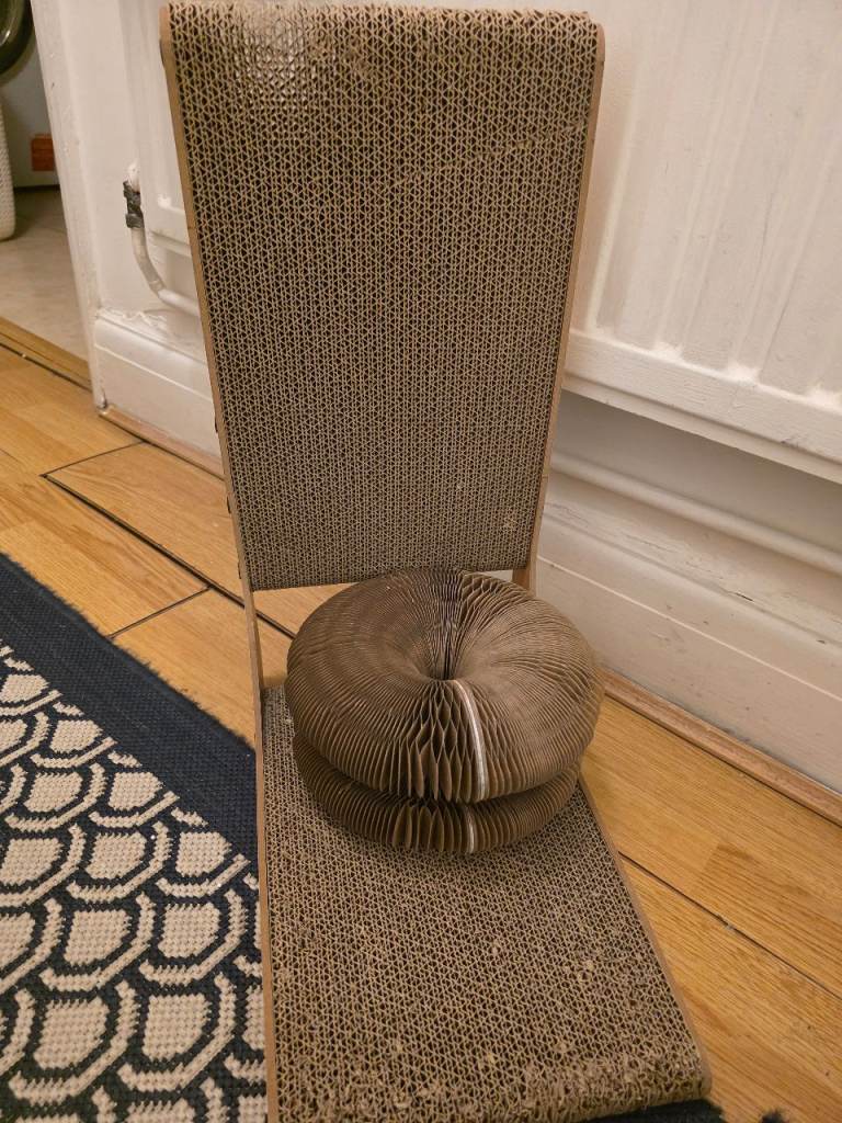 Cat scratcher 