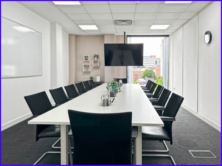 London - TW9 1BN, Move into ready-to-use serviced office space for 10 people in Regus Spencer House