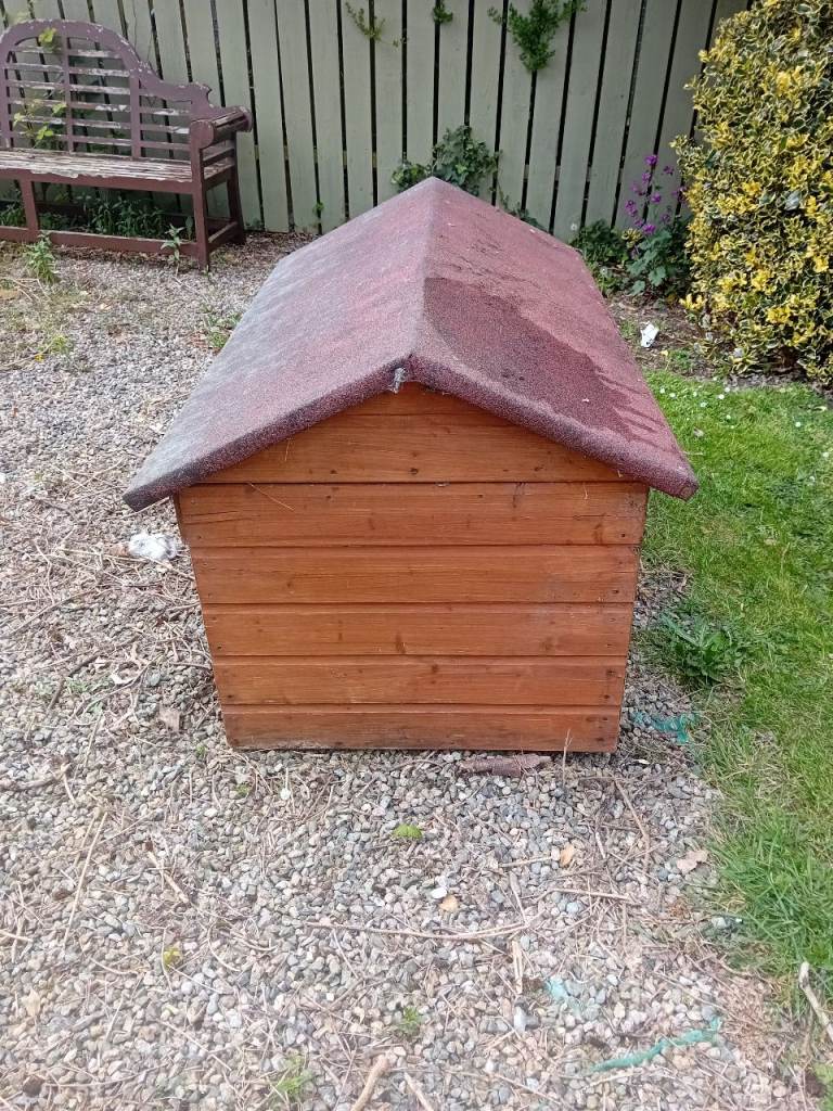 Large dog kennel, hinged roof is a great added extra, excellent condition 
