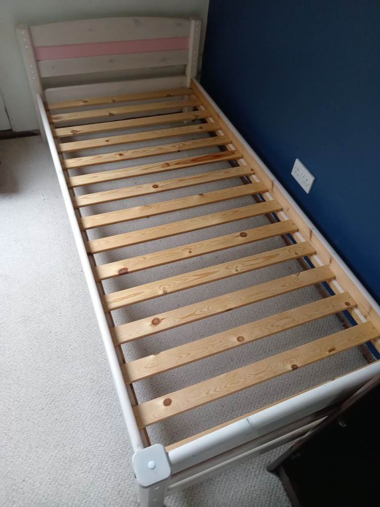 THUKA SINGLE BEDS