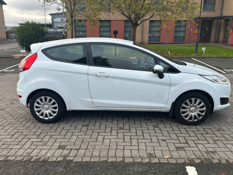 Ford, FIESTA, Hatchback, 2015, Manual, 1241 (cc), 3 doors