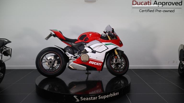 DUCATI PANIGALE V4 S - 2019 - 3300 MILES