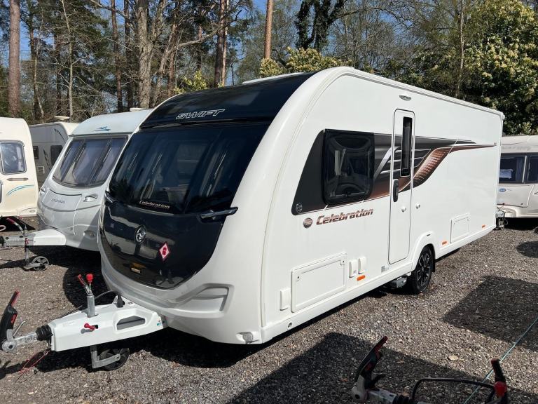 Swift CELEBRATION 580 - 2024 - ISLAND BED - 4 BERTH - MOVER - PRISTINE 