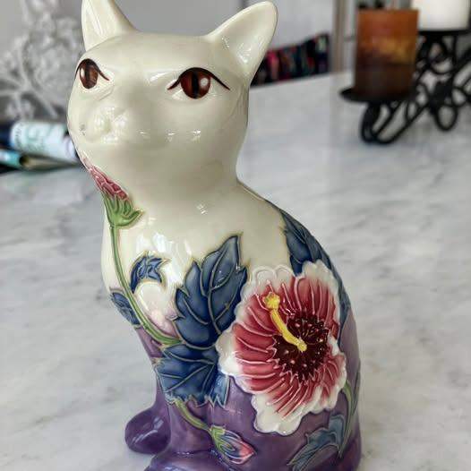 Charming Old Tupton Ware Cat with Hibiscus Flower Decoration-Tube lined. Very good condition