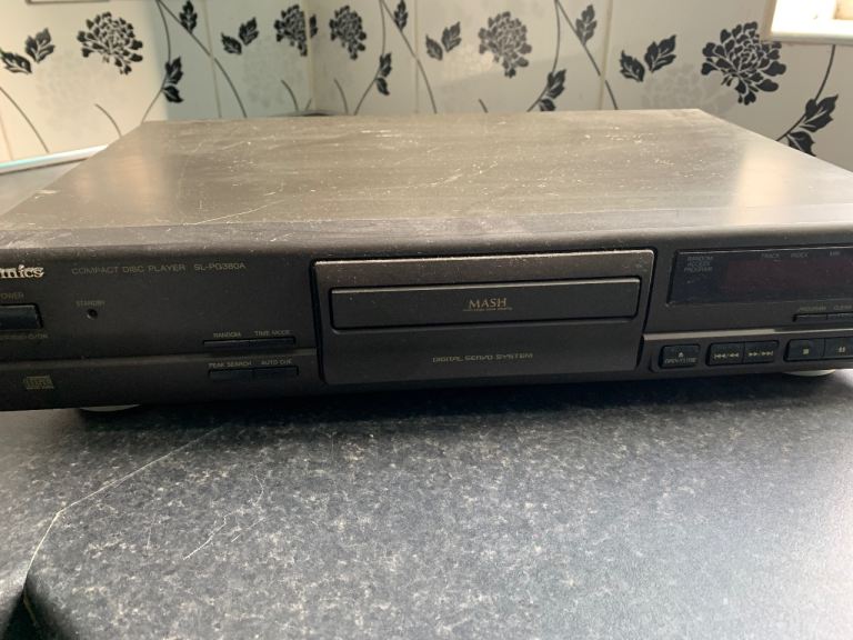 Technics SL-P100 Compact Disc Player – Black, Fair Condition