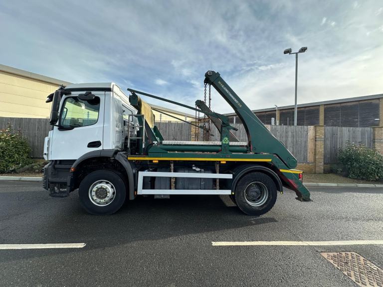 2017 Mercedes-Benz Arocs 1824 Skip Lorry Euro 6 Hyva skip