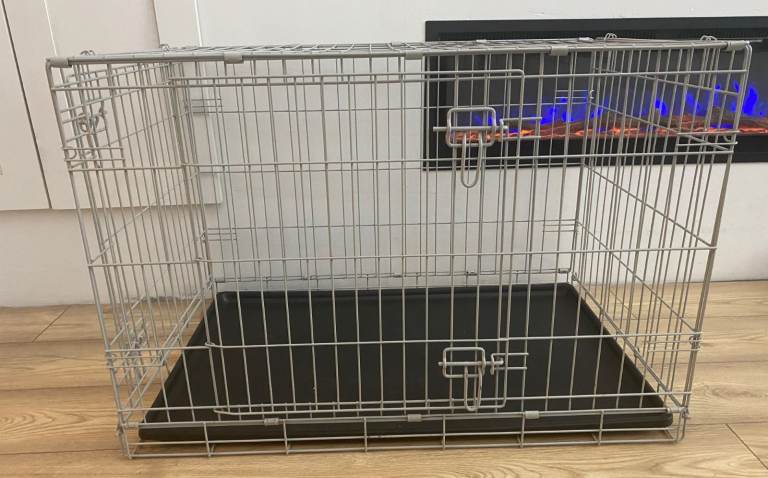 pet crate large size clean in good condition 