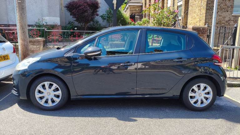2018 Peugeot 208 1.6 diesel 5-door 90k ULEZ Free – 13 mths MOT