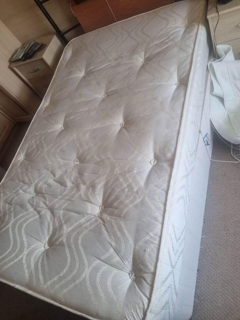 Double bed 4ft