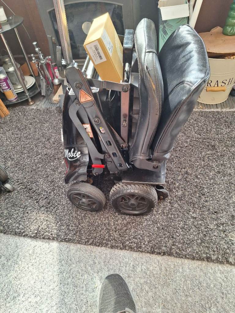 Folding mobility scooter 