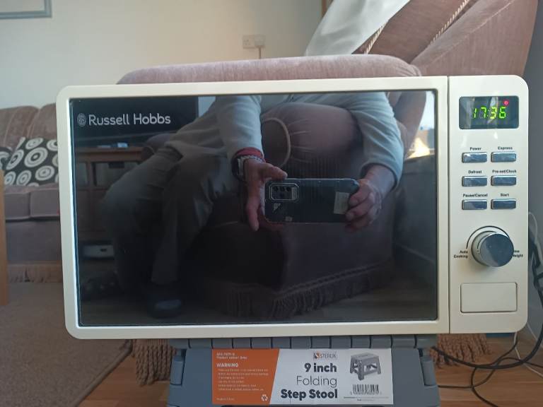 Russell Hobbs Microwave Oven – White, Good Condition