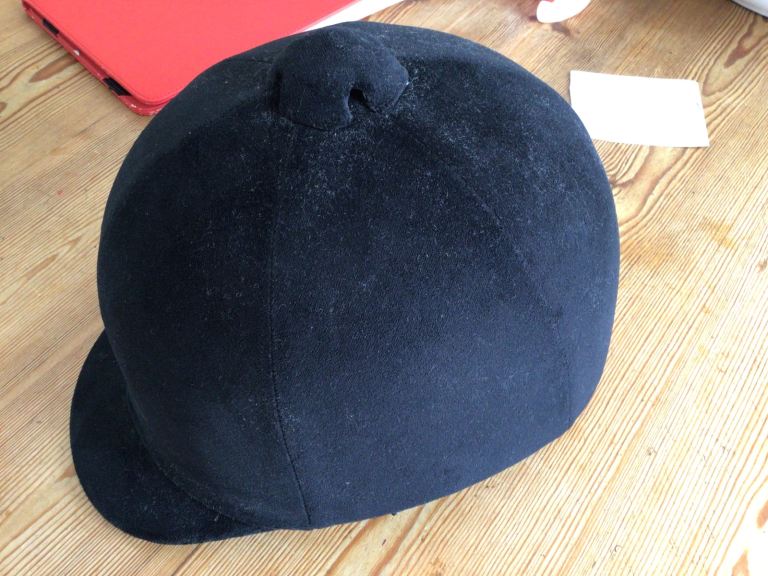 Black Velvet Riding Hat – Good Condition 6 7/8  56  requisite  brand 