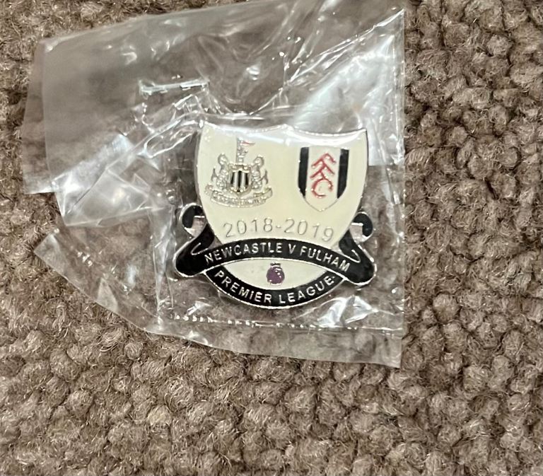 Newcastle united v Fulham 2018-2019 Season pin badge New  Brand new