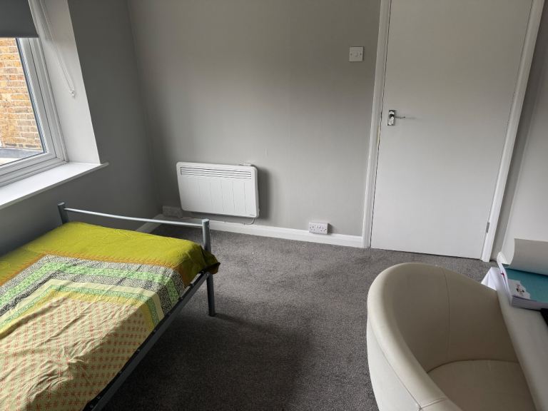 Semi double room for single person 