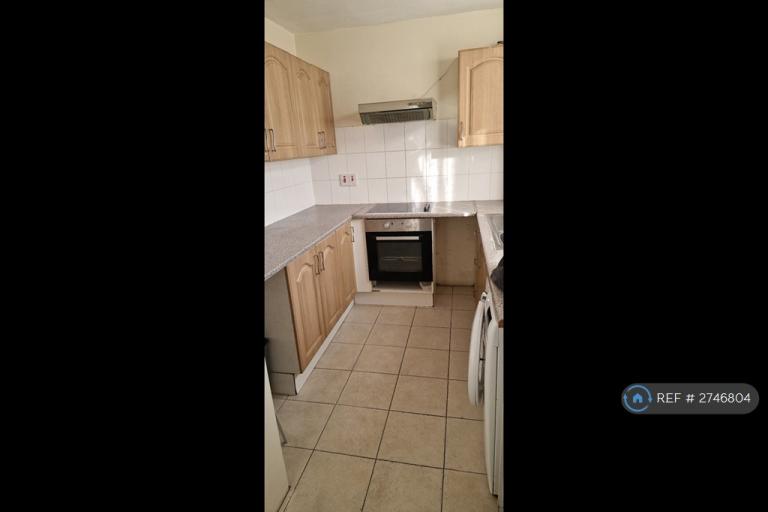 2 bedroom flat in Dorrington Court, London, SE25 (2 bed) (#2746804)