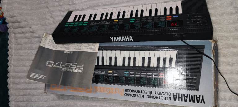 Yamaha Portasound PSS-170 Voice Bank Electronic Keyboard & Power Supply Boxed