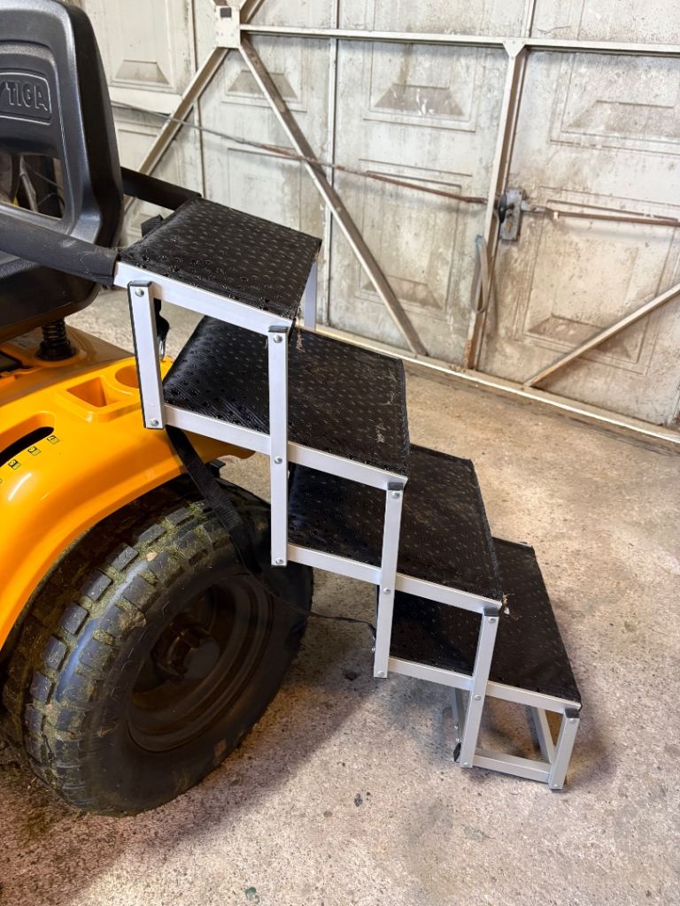 Step ladders for pets to get in cars