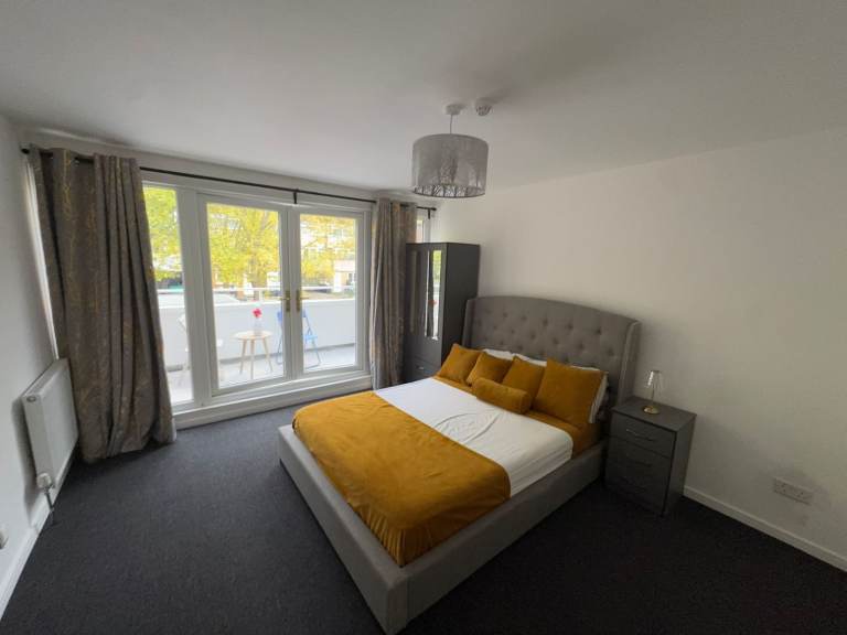 image for XL Double Ensuite Room with balcony