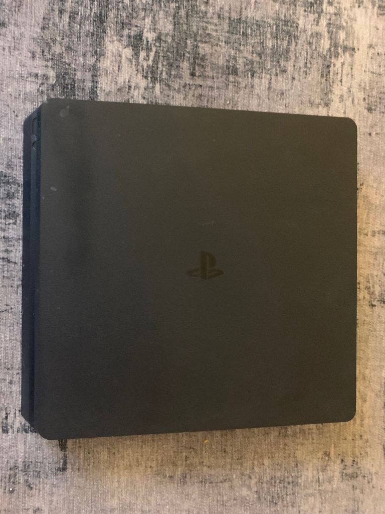 PS4 slim with 5 controllers and 7 Games 