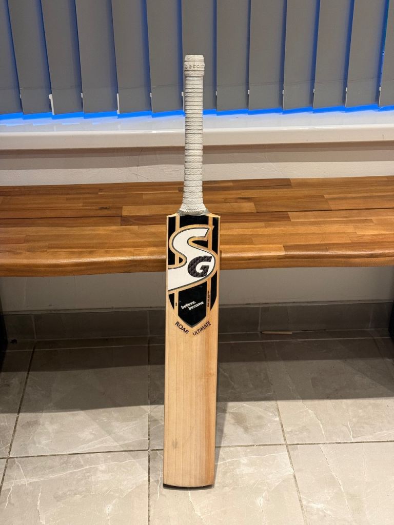 Mens SG Roar Ultimate English Willow Cricket Bat Genuine Short Handle