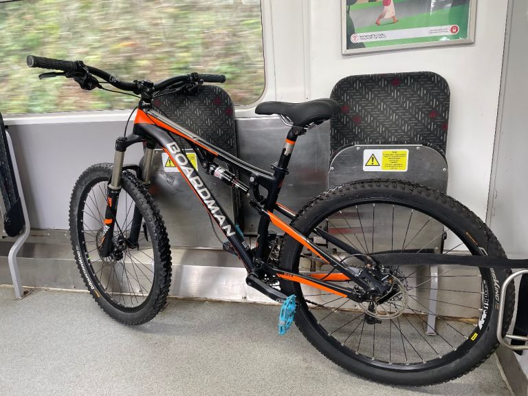 Full suspension mountain bike 