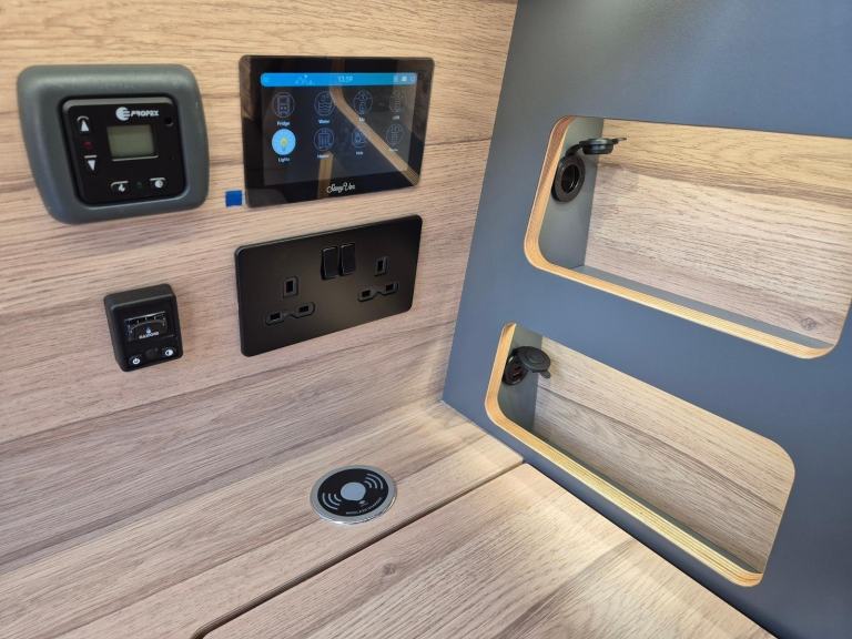 Ford Transit Custom Limited SPEEDS EDITION Camper 130ps 4Berth, HIGH SPEC