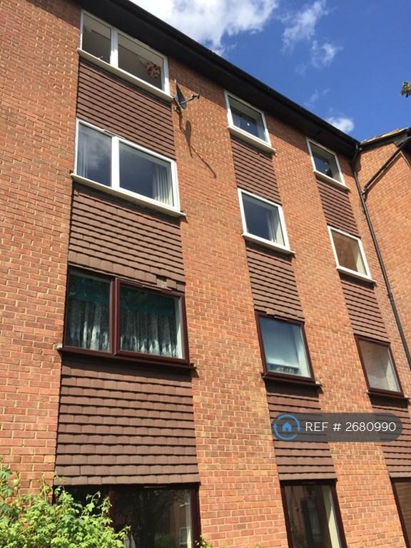 2 bedroom flat in Gurney Close, Barking, IG11 (2 bed) (#2680990)