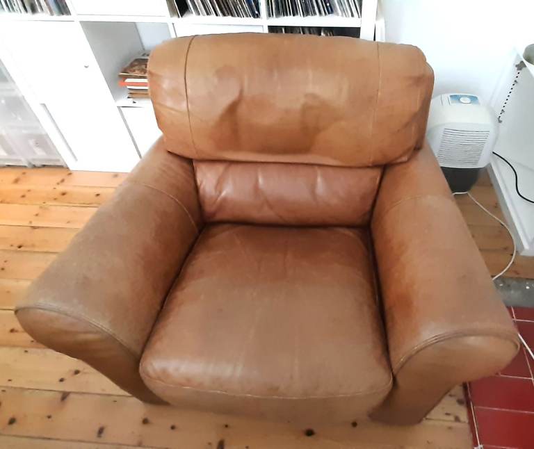 Sofitalia leather armchair vey comfy