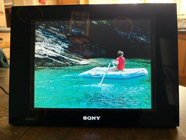 Sony Digital Photo Frame - Black, Good Condition