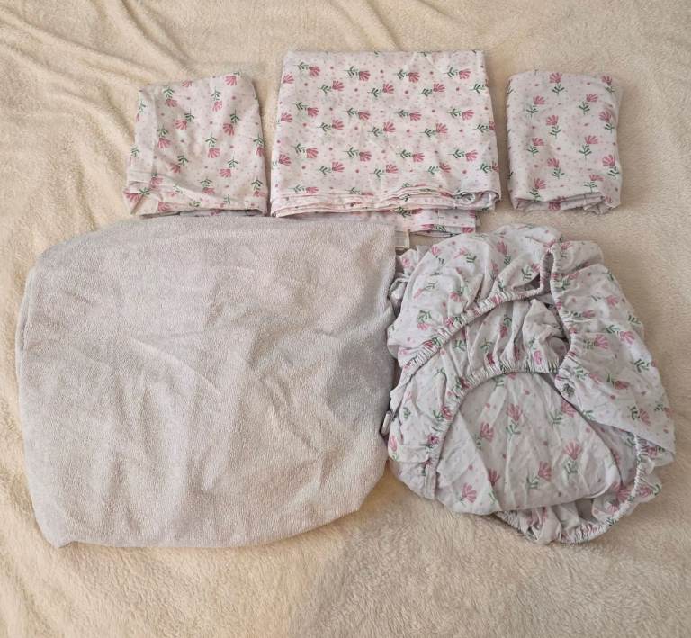Double Bedding Bundle + Waterproof Mattress Protector | Fitted Sheet, Flat Sheet & 2 Pillowcases