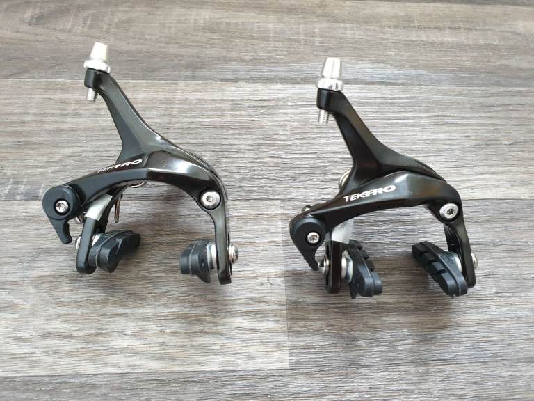Road bike brakes for 700c wheels. New like Shimano etc.