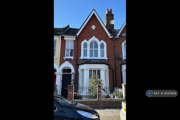 2 bedroom flat in Summerley Street, London, SW18 (2 bed) (#3047608)