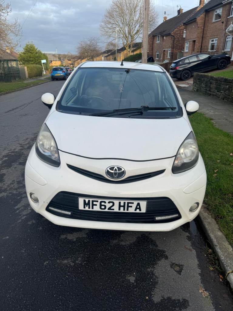 Toyota, AYGO, Fire, Hatchback, 2012, Manual, 998 (cc), 3 doors