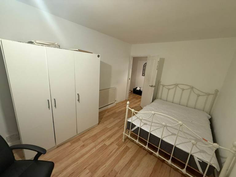 Spacious and Cosy Double Rooms for Rent in - SW15 4NB