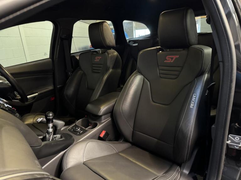 FORD FOCUS 2.0 T EcoBoost ST-3 Black Manual Petrol 2013