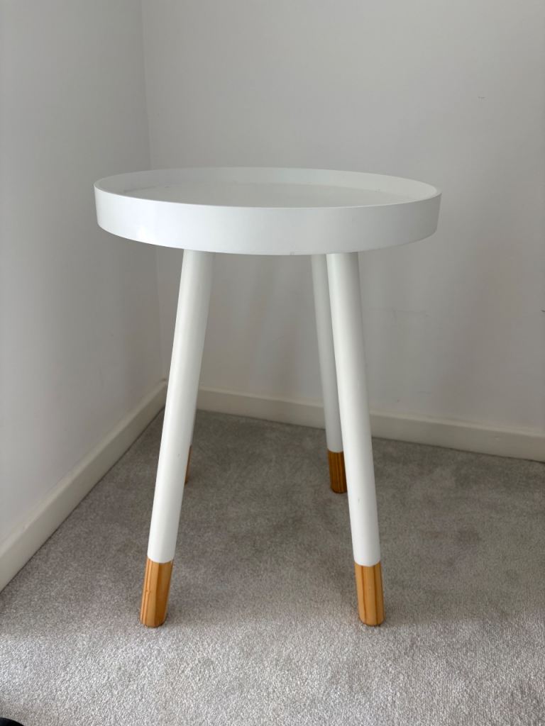 Lavish Home 80-FT-2 Decor Display and Home Accent Table with Tray Top and Two-Tone Color (White)