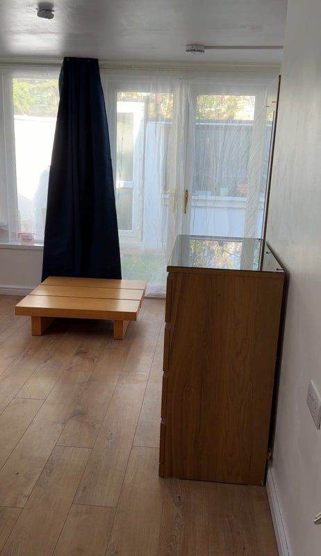 Very clean extra large 2 double Room for £750 very close to Northolt tube 