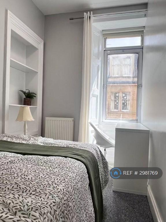 3 bedroom flat in Buccleuch Terrace, Edinburgh, EH8 (3 bed) (#2981769)