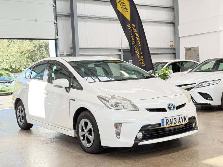 2013 Toyota Prius Toyota Prius Hybrid Petrol Whhite 2013 5 Seater  1.8L Hybrid