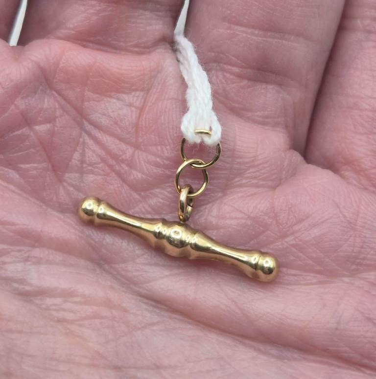 9ct gold T-bar pendant/charm