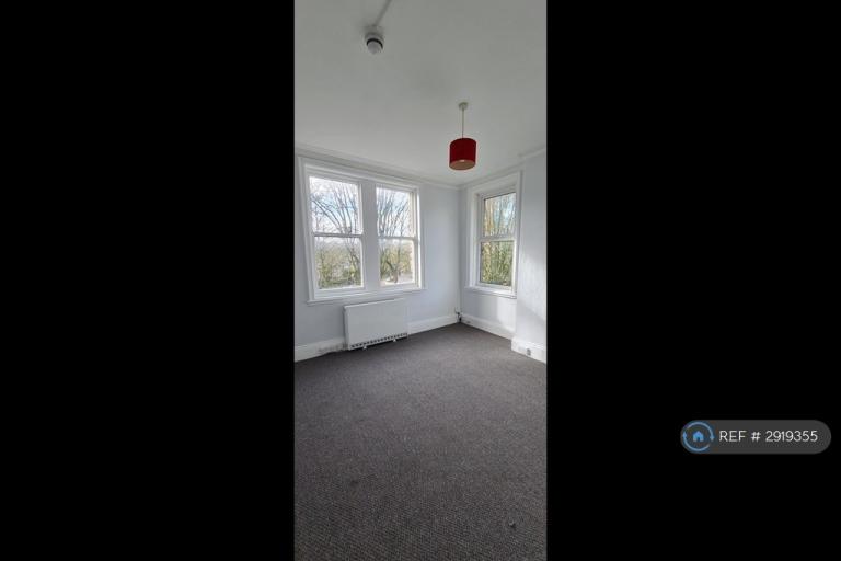 1 bedroom flat in Alexandra Road, Harrogate, HG1 (1 bed) (#2919355)